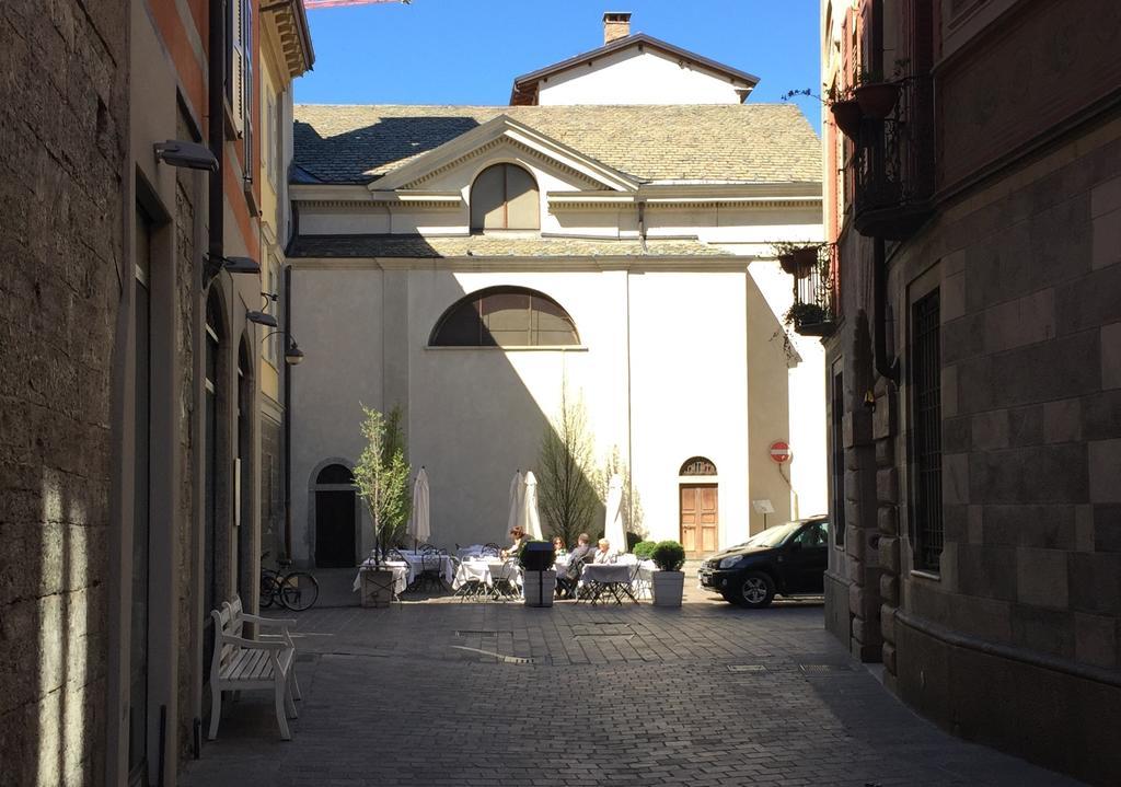 Ancient Courtyard Bonanomi In Como Historic Centre Szoba fotó