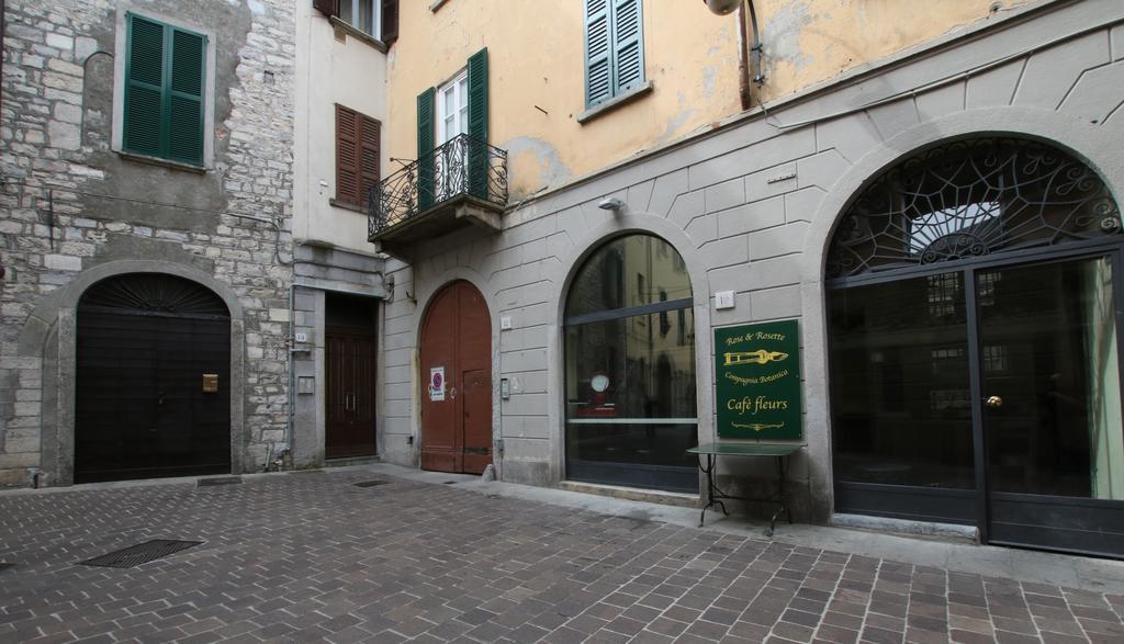 Ancient Courtyard Bonanomi In Como Historic Centre Kültér fotó